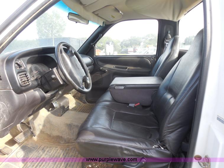 image for item H6675 1999 Dodge Ram 3500 utility truck