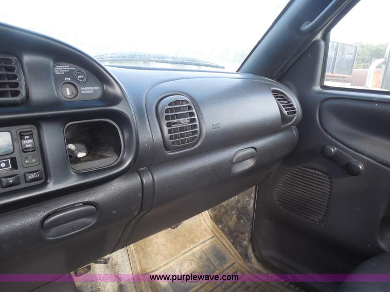 image for item H6675 1999 Dodge Ram 3500 utility truck