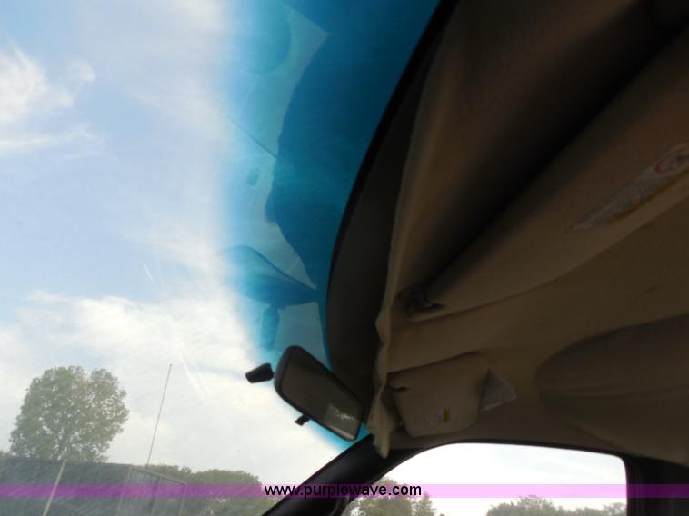 image for item H6675 1999 Dodge Ram 3500 utility truck