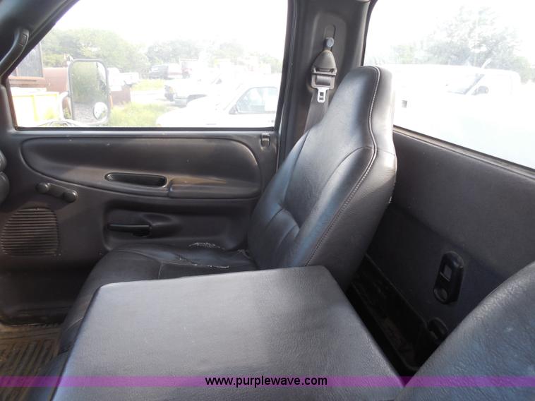 image for item H6675 1999 Dodge Ram 3500 utility truck