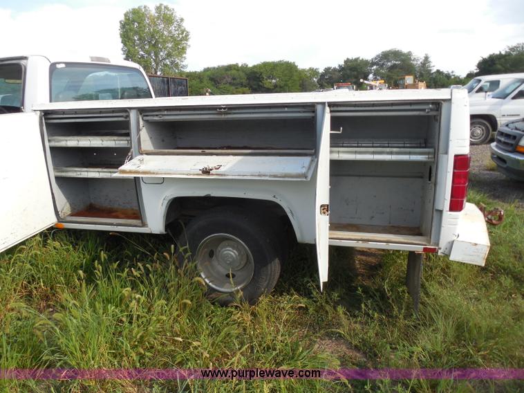 image for item H6675 1999 Dodge Ram 3500 utility truck