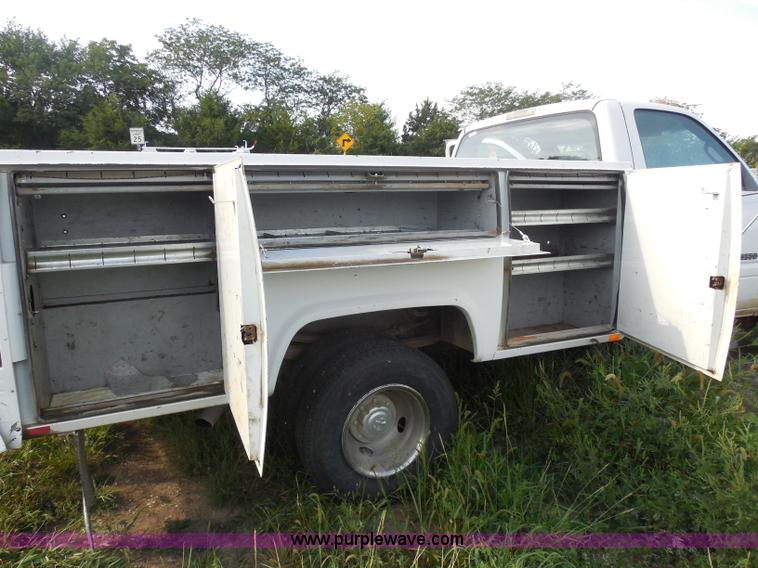 image for item H6675 1999 Dodge Ram 3500 utility truck