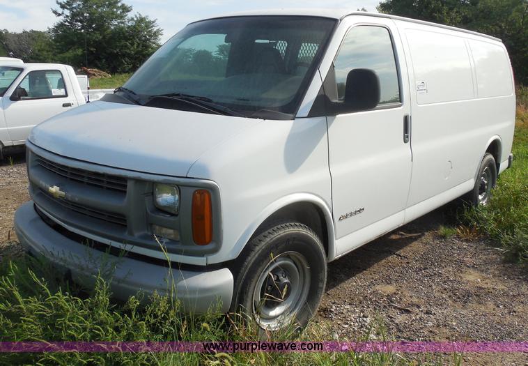 image for item H6676 2002 Chevrolet Express 3500 Cargo van