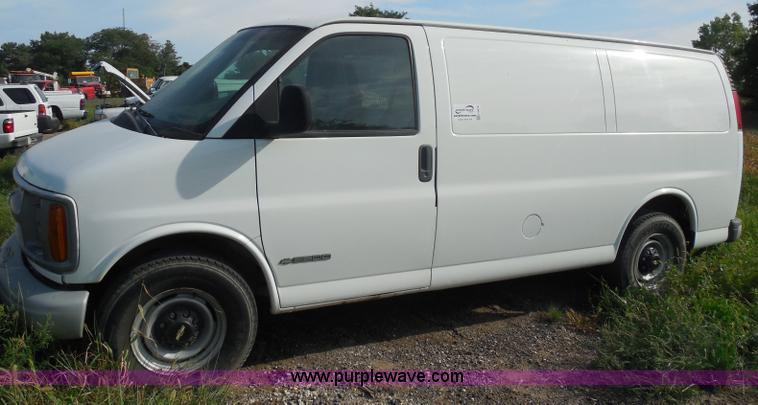 image for item H6676 2002 Chevrolet Express 3500 Cargo van