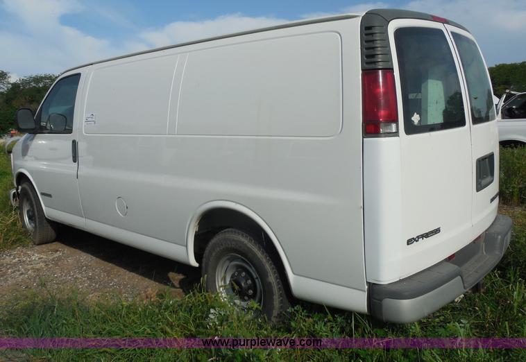 image for item H6676 2002 Chevrolet Express 3500 Cargo van