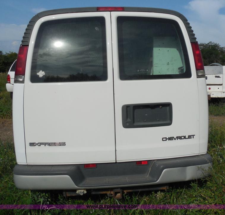 image for item H6676 2002 Chevrolet Express 3500 Cargo van