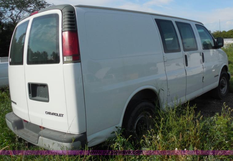 image for item H6676 2002 Chevrolet Express 3500 Cargo van