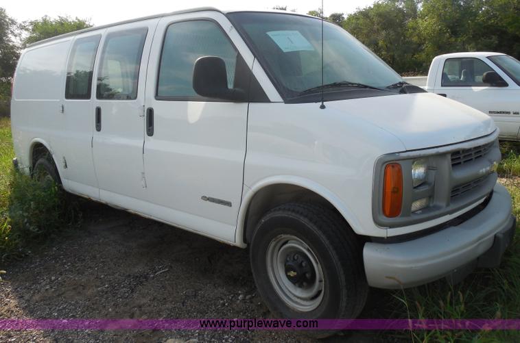 image for item H6676 2002 Chevrolet Express 3500 Cargo van