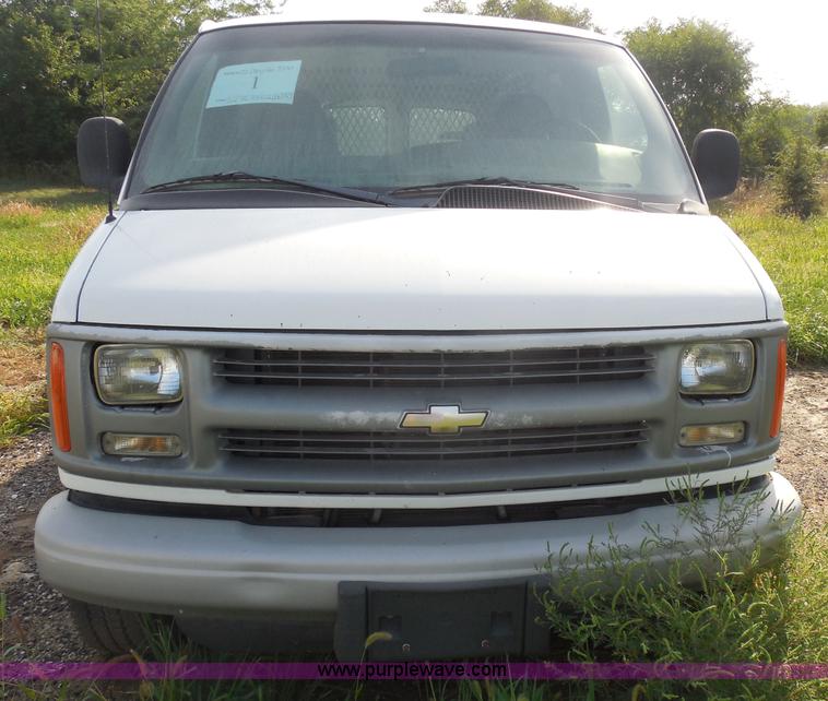 image for item H6676 2002 Chevrolet Express 3500 Cargo van