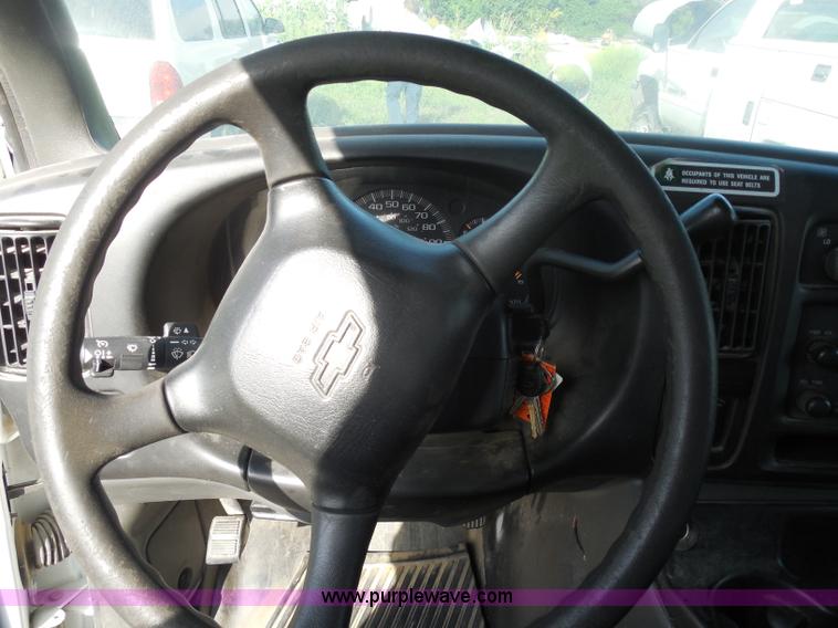 image for item H6676 2002 Chevrolet Express 3500 Cargo van