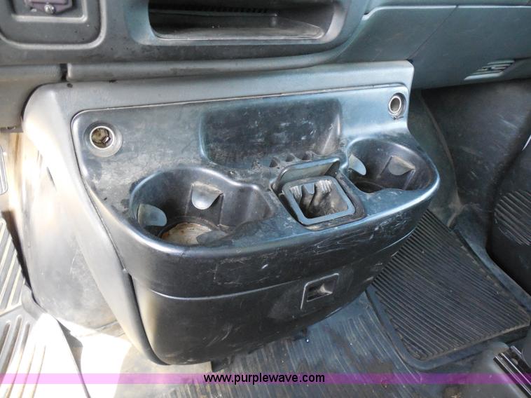 image for item H6676 2002 Chevrolet Express 3500 Cargo van