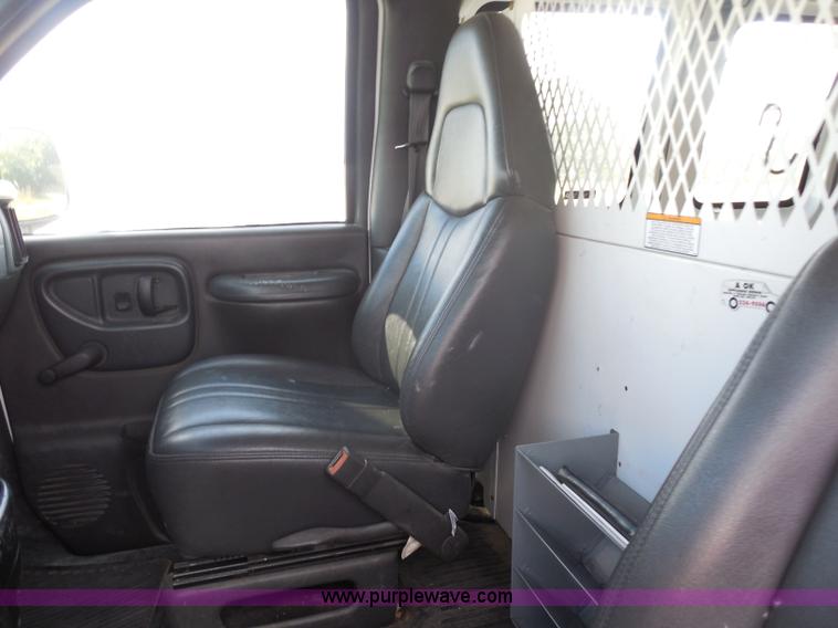 image for item H6676 2002 Chevrolet Express 3500 Cargo van