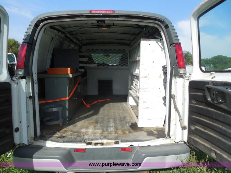 image for item H6676 2002 Chevrolet Express 3500 Cargo van
