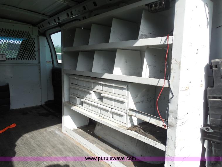 image for item H6676 2002 Chevrolet Express 3500 Cargo van