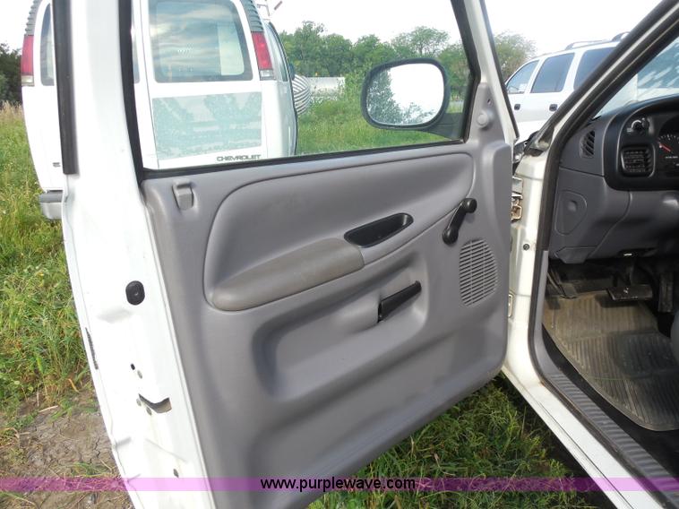 image for item H6677 1998 Dodge Ram 1500 pickup truck