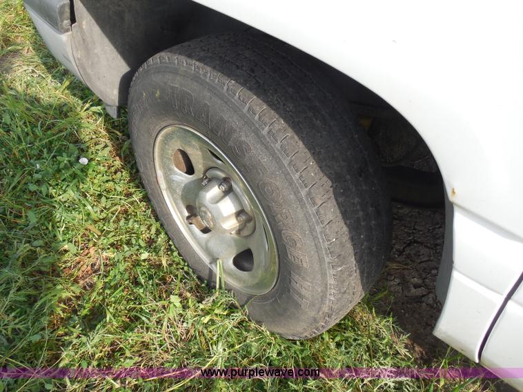 image for item H6677 1998 Dodge Ram 1500 pickup truck