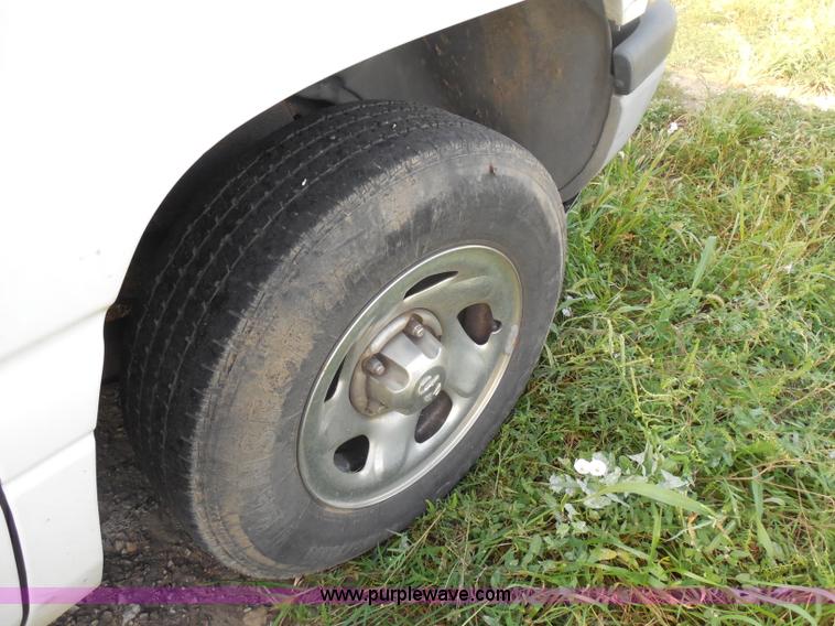 image for item H6677 1998 Dodge Ram 1500 pickup truck