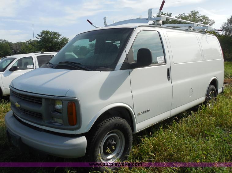 image for item H6678 2002 Chevrolet Express 3500 Cargo van