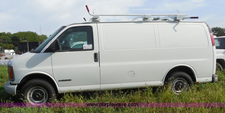image for item H6678 2002 Chevrolet Express 3500 Cargo van