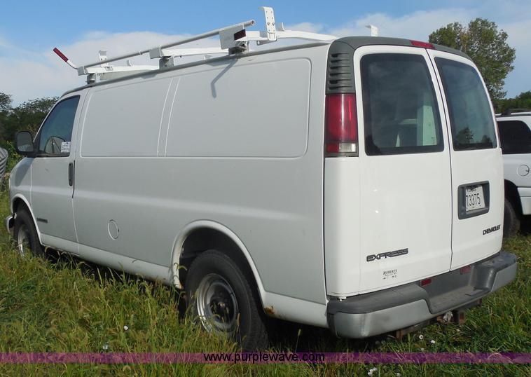 image for item H6678 2002 Chevrolet Express 3500 Cargo van