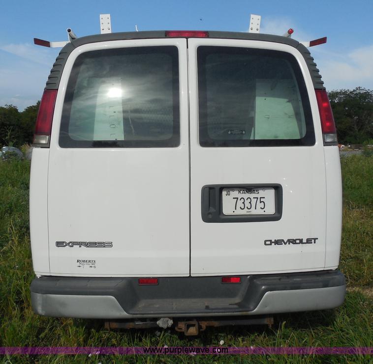 image for item H6678 2002 Chevrolet Express 3500 Cargo van
