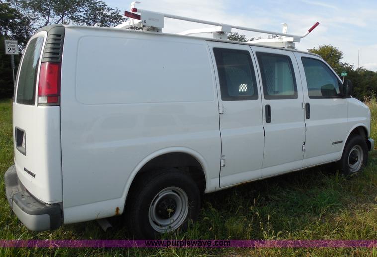 image for item H6678 2002 Chevrolet Express 3500 Cargo van