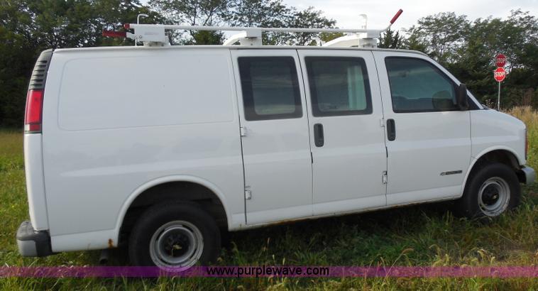 image for item H6678 2002 Chevrolet Express 3500 Cargo van