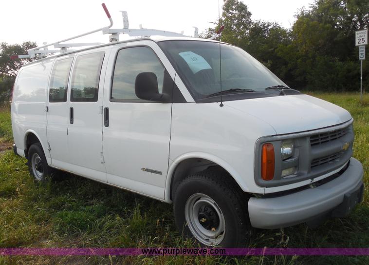 image for item H6678 2002 Chevrolet Express 3500 Cargo van