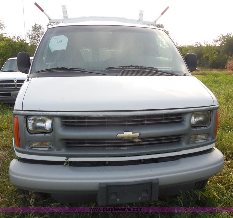 image for item H6678 2002 Chevrolet Express 3500 Cargo van
