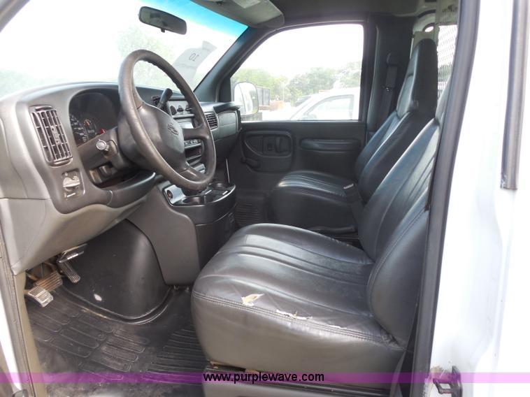 image for item H6678 2002 Chevrolet Express 3500 Cargo van