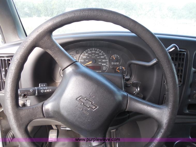 image for item H6678 2002 Chevrolet Express 3500 Cargo van