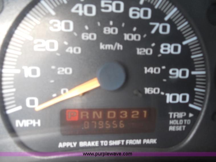 image for item H6678 2002 Chevrolet Express 3500 Cargo van