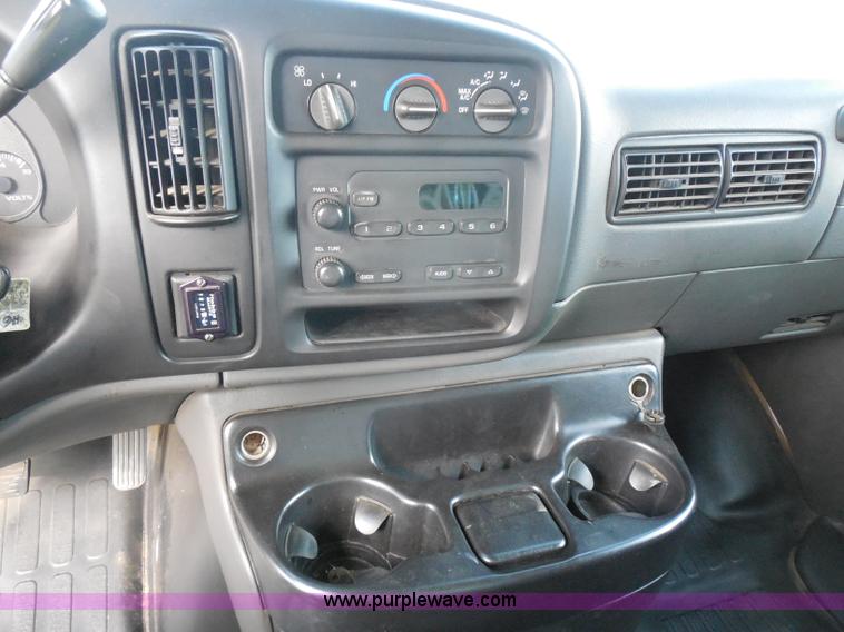 image for item H6678 2002 Chevrolet Express 3500 Cargo van