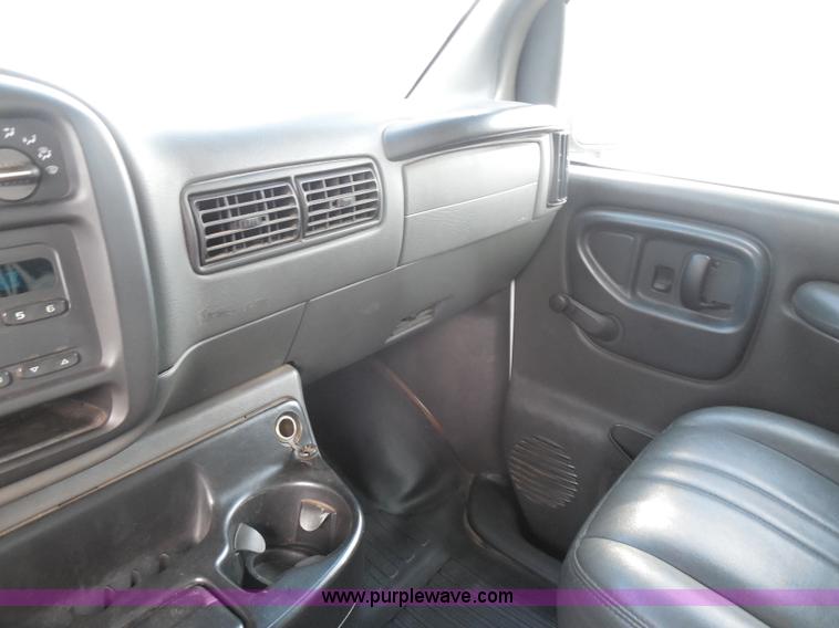 image for item H6678 2002 Chevrolet Express 3500 Cargo van