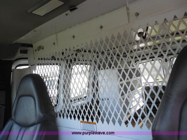 image for item H6678 2002 Chevrolet Express 3500 Cargo van
