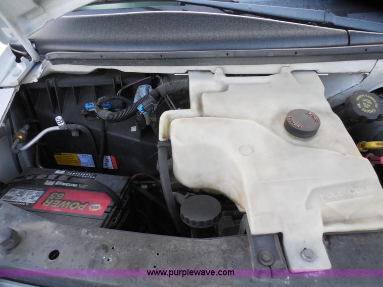 image for item H6678 2002 Chevrolet Express 3500 Cargo van