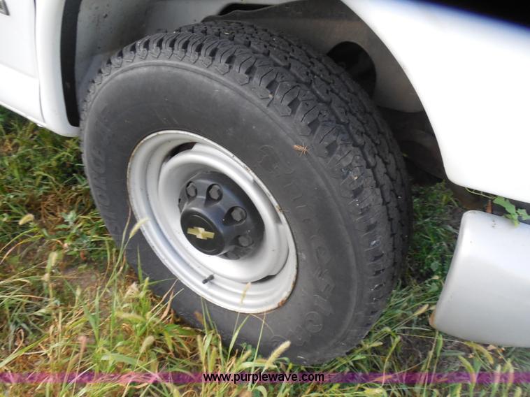 image for item H6678 2002 Chevrolet Express 3500 Cargo van