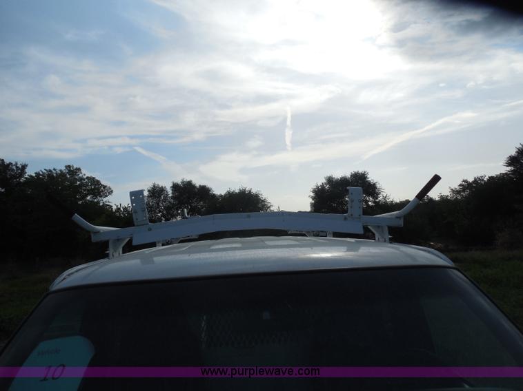 image for item H6678 2002 Chevrolet Express 3500 Cargo van