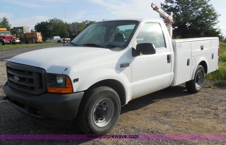 image for item H6679 2001 Ford F250 Super Duty XL utility truck
