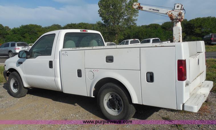 image for item H6679 2001 Ford F250 Super Duty XL utility truck