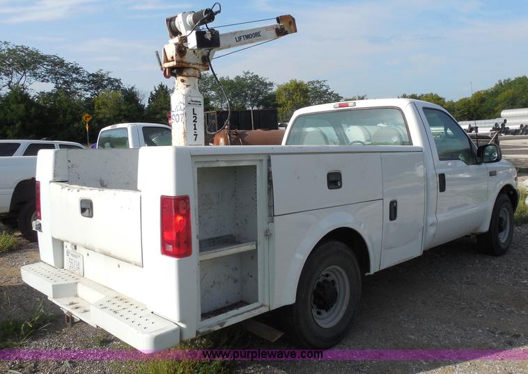 image for item H6679 2001 Ford F250 Super Duty XL utility truck
