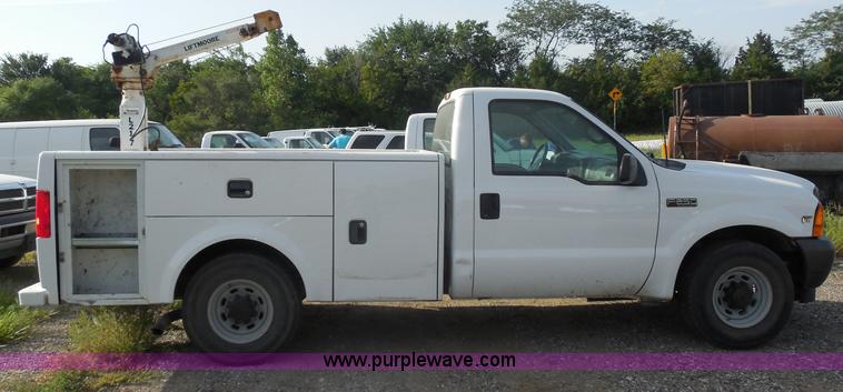image for item H6679 2001 Ford F250 Super Duty XL utility truck
