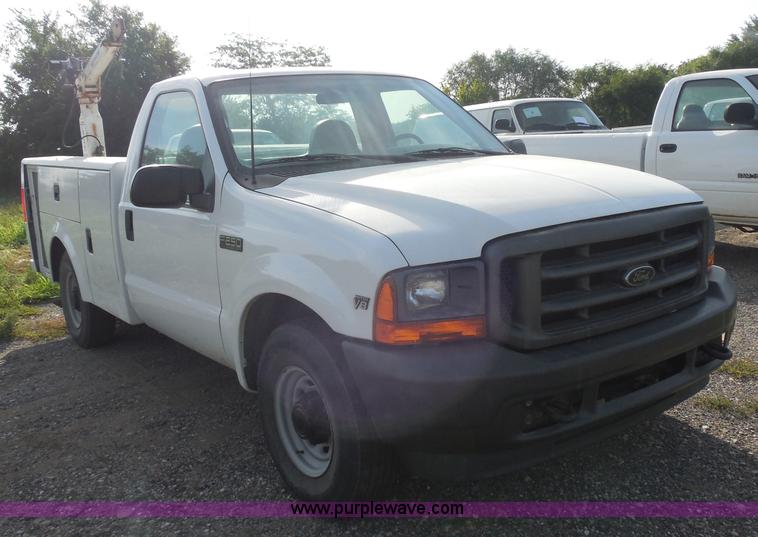 image for item H6679 2001 Ford F250 Super Duty XL utility truck