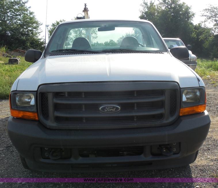 image for item H6679 2001 Ford F250 Super Duty XL utility truck