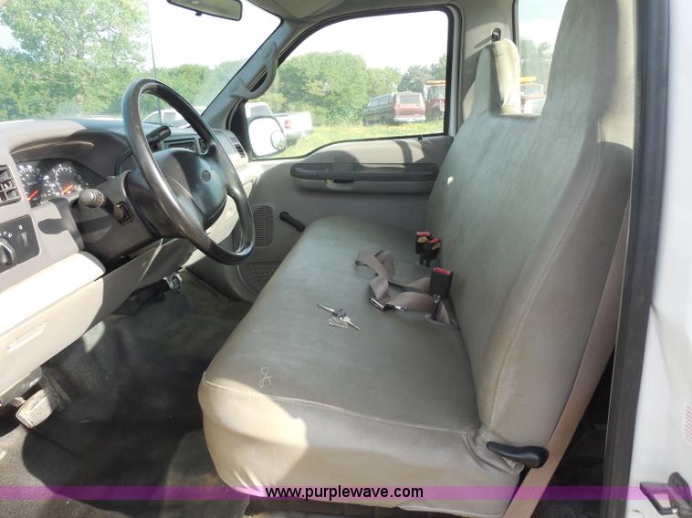 image for item H6679 2001 Ford F250 Super Duty XL utility truck