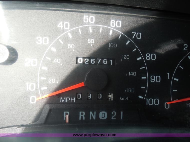 image for item H6679 2001 Ford F250 Super Duty XL utility truck