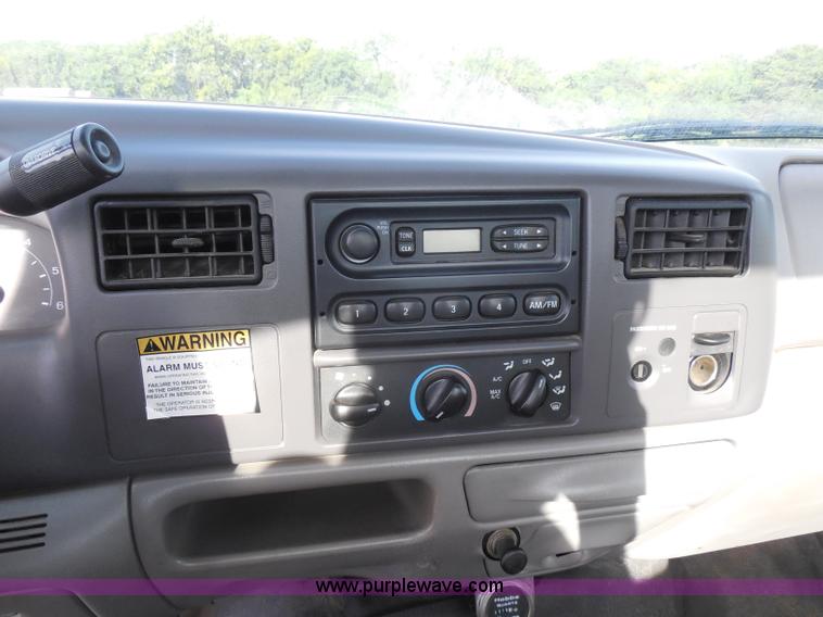 image for item H6679 2001 Ford F250 Super Duty XL utility truck