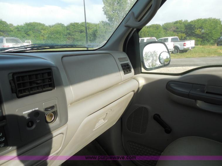 image for item H6679 2001 Ford F250 Super Duty XL utility truck