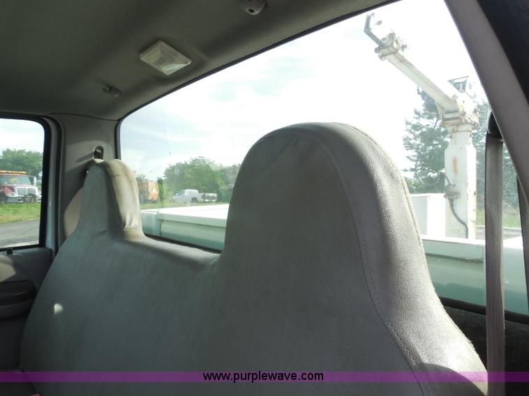 image for item H6679 2001 Ford F250 Super Duty XL utility truck