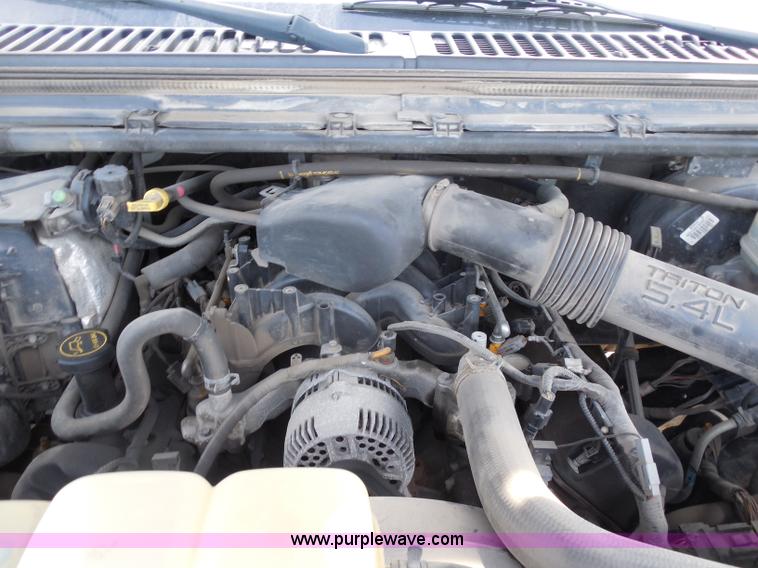 image for item H6679 2001 Ford F250 Super Duty XL utility truck